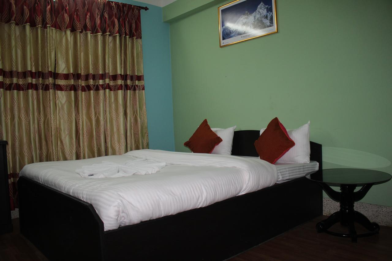 Travellers Dorm Bed & Breakfast Катманду Екстериор снимка