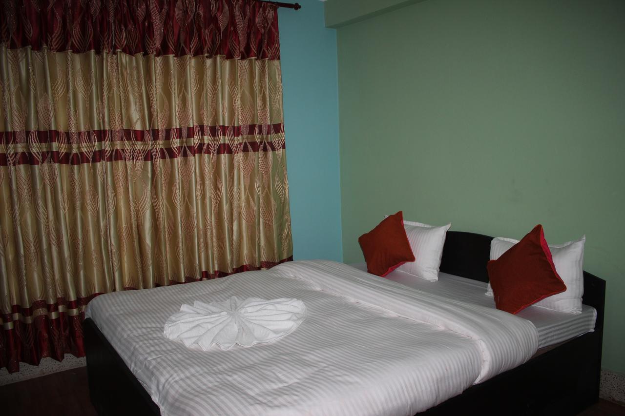Travellers Dorm Bed & Breakfast Катманду Екстериор снимка