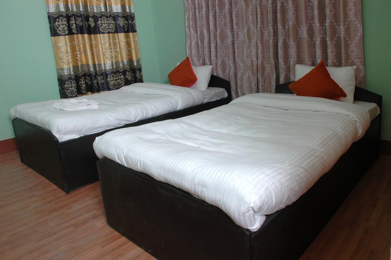 Travellers Dorm Bed & Breakfast Катманду Екстериор снимка