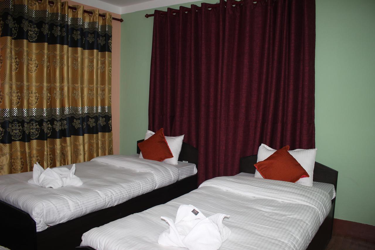 Travellers Dorm Bed & Breakfast Катманду Екстериор снимка