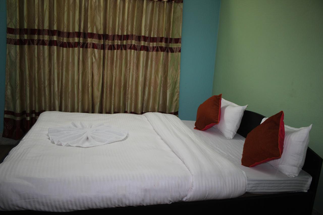 Travellers Dorm Bed & Breakfast Катманду Екстериор снимка