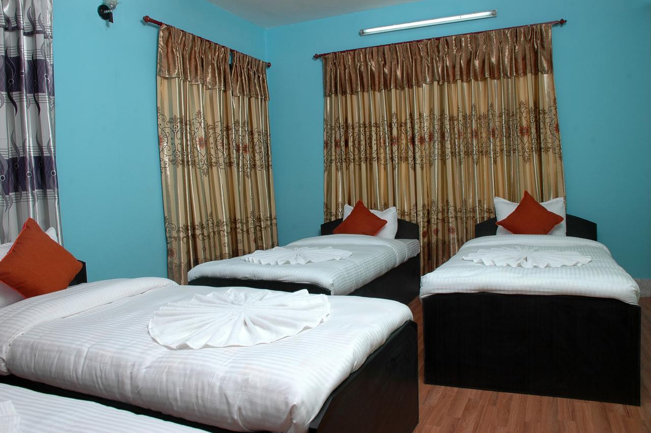 Travellers Dorm Bed & Breakfast Катманду Екстериор снимка