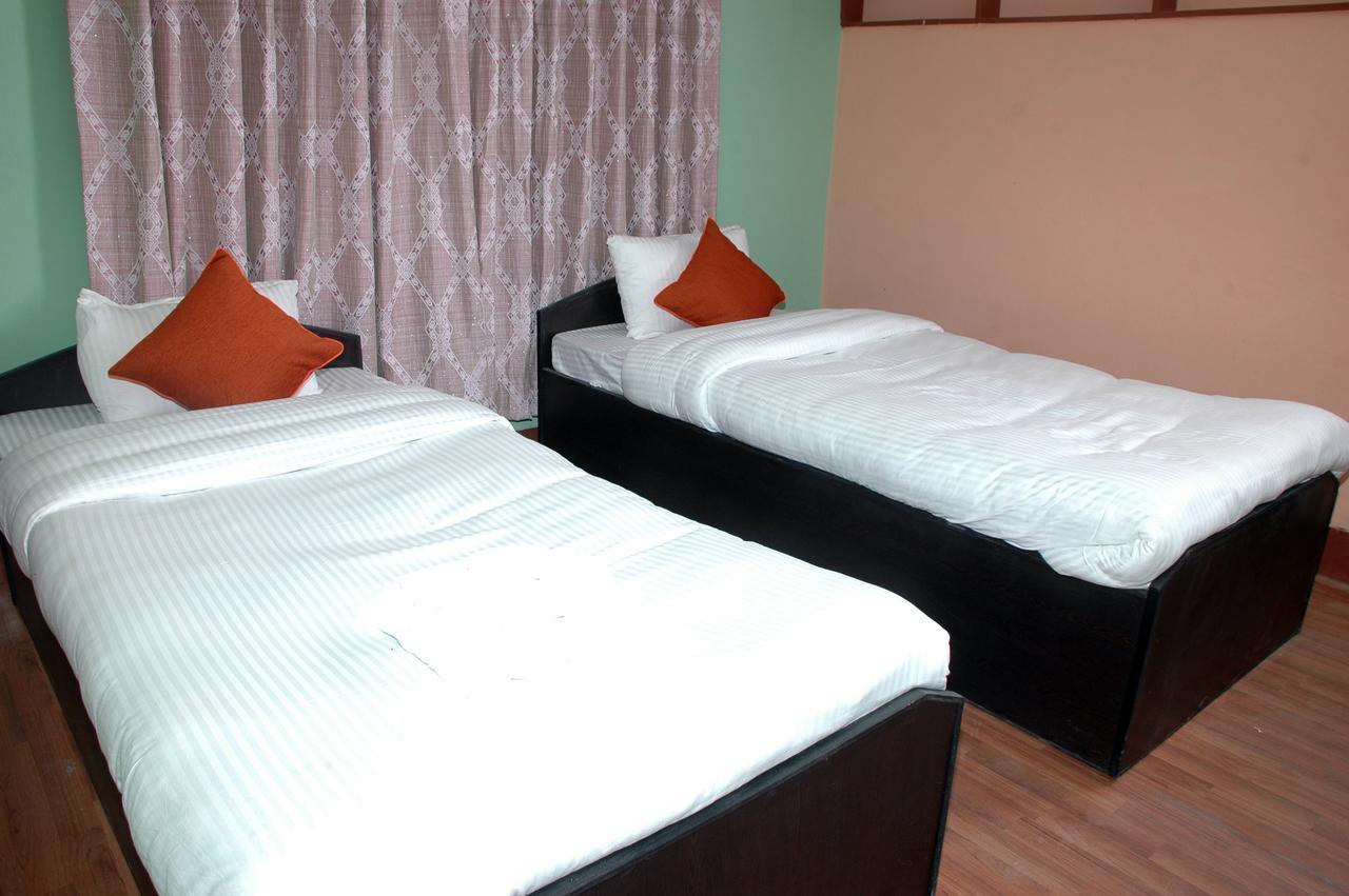 Travellers Dorm Bed & Breakfast Катманду Екстериор снимка
