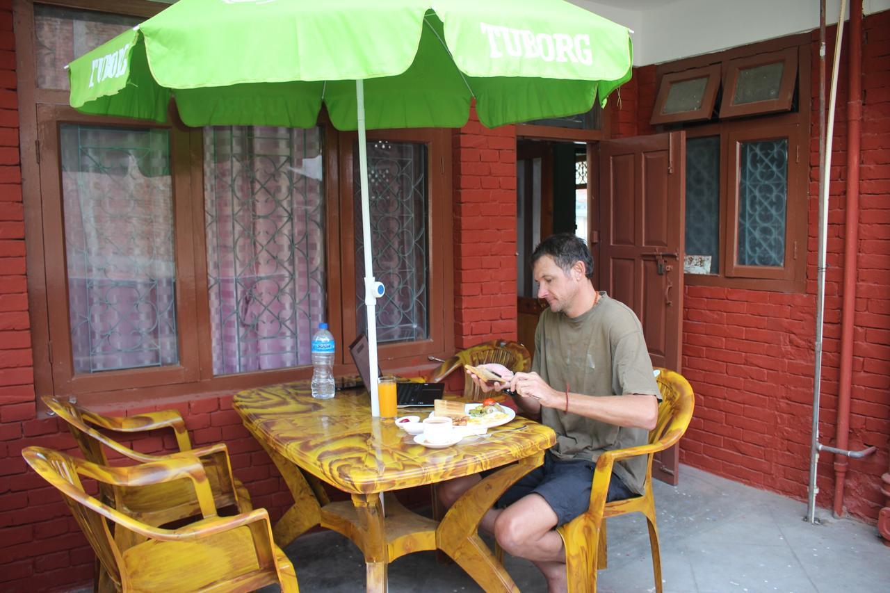 Travellers Dorm Bed & Breakfast Катманду Екстериор снимка